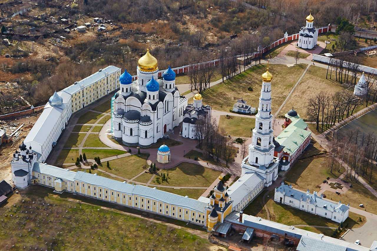 Площадь святителя Николая Дзержинский